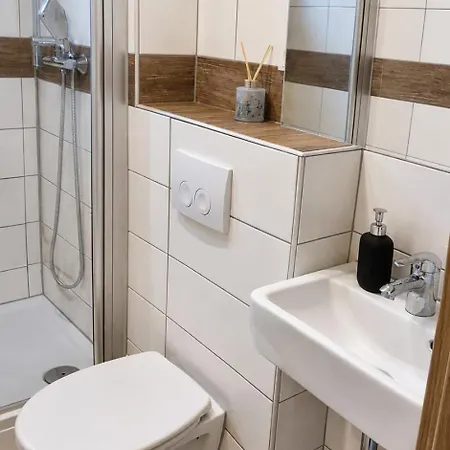 In Mit 2 Schlafzimmern, Kueche & Parkplatz Weilburg